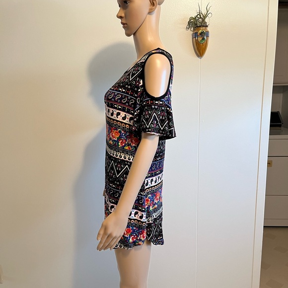 Cold shoulder tunic - Picture 8 of 9